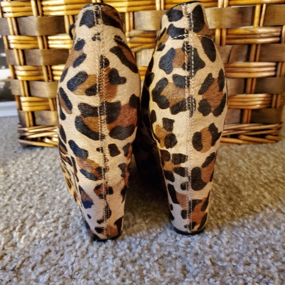Steve Madden Pony Hair Platform Booties Cheetah - Picture 6 of 6